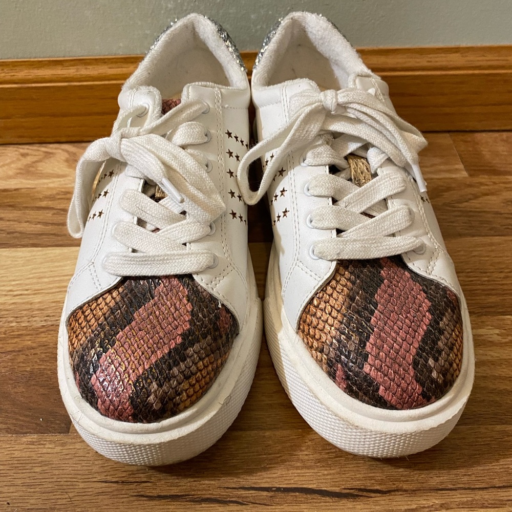 Jennifer Lopez. White Sneakers with Snakeskin Accents Size 7M